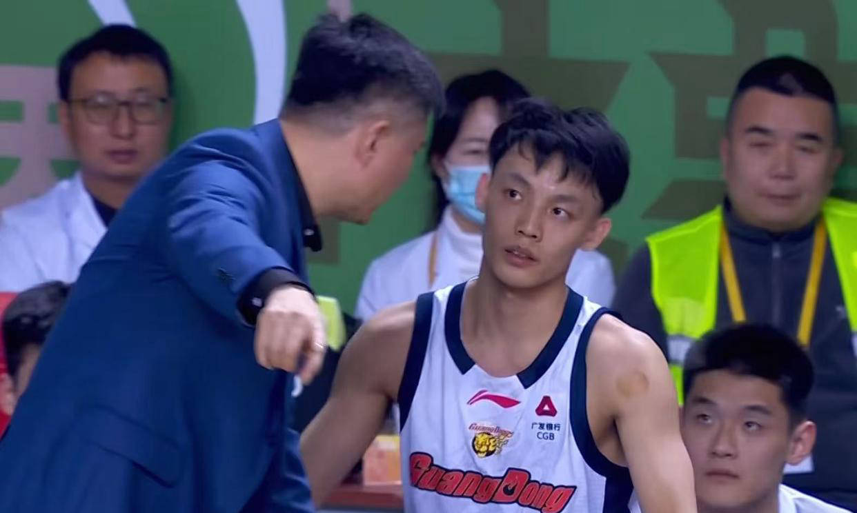 吉林男篮实力出击,轻松击败对手夺冠军是谁